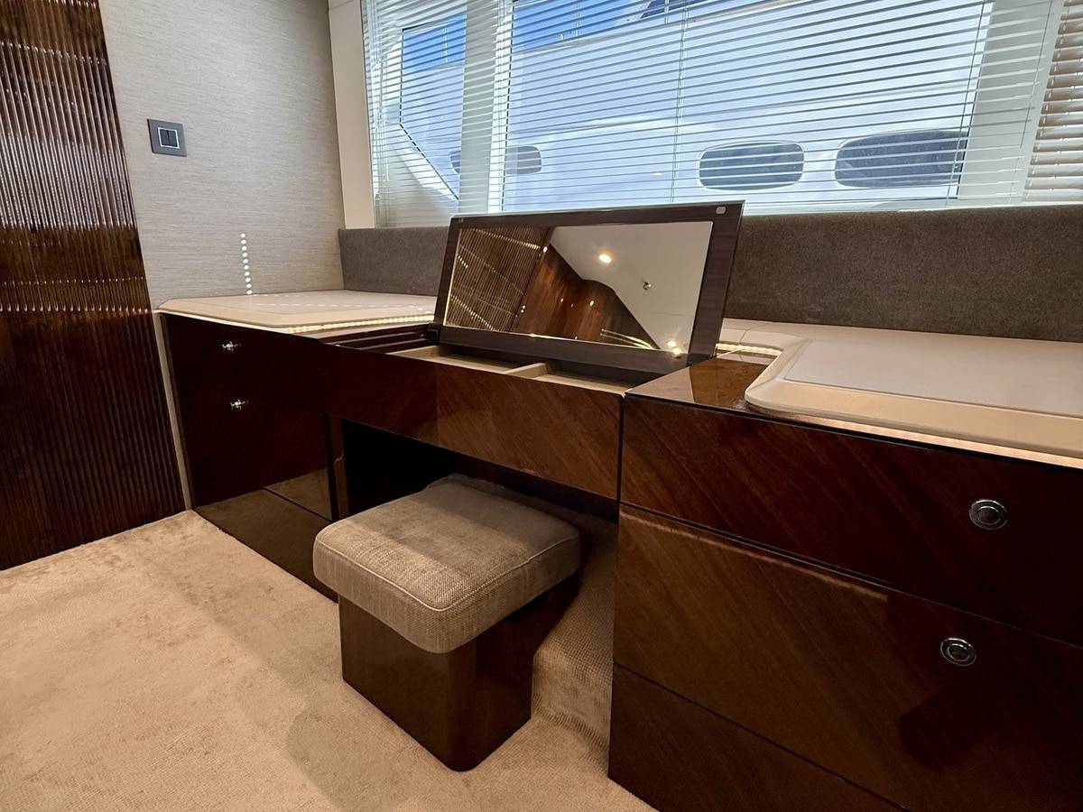 Fairline 68
