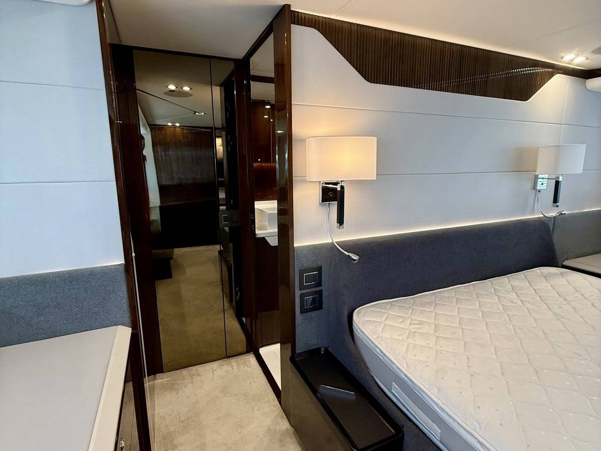 Fairline 68