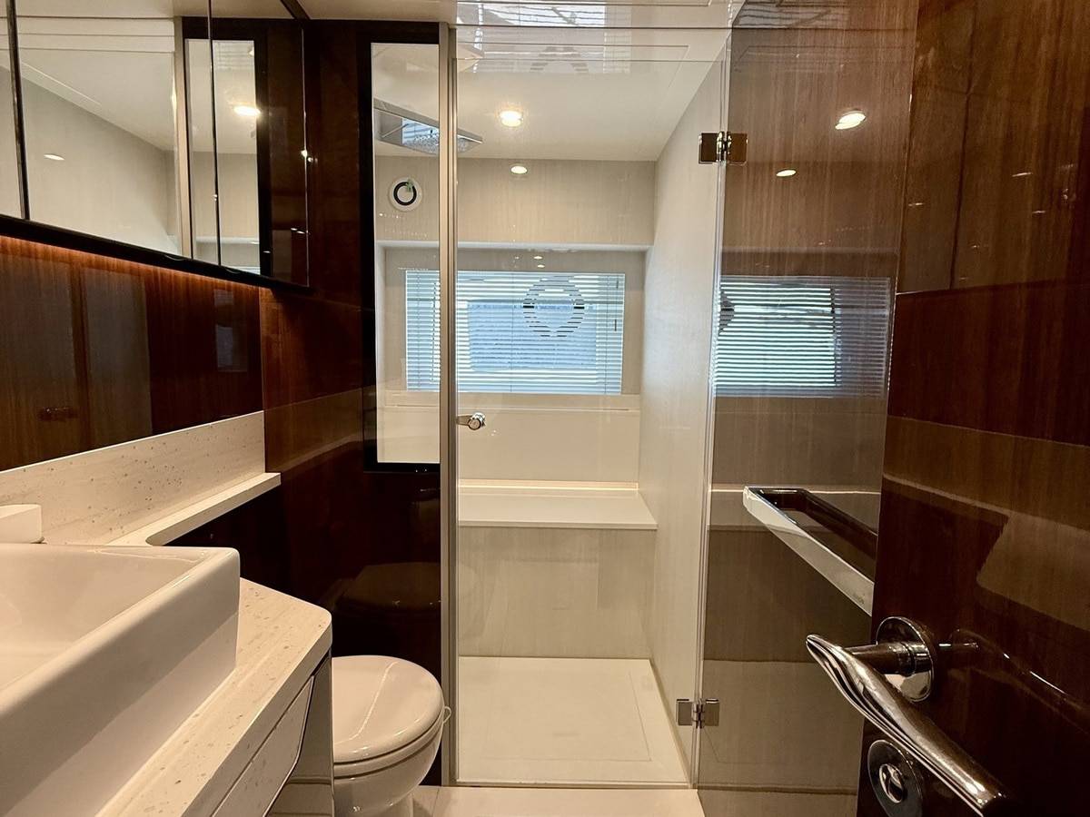 Fairline 68