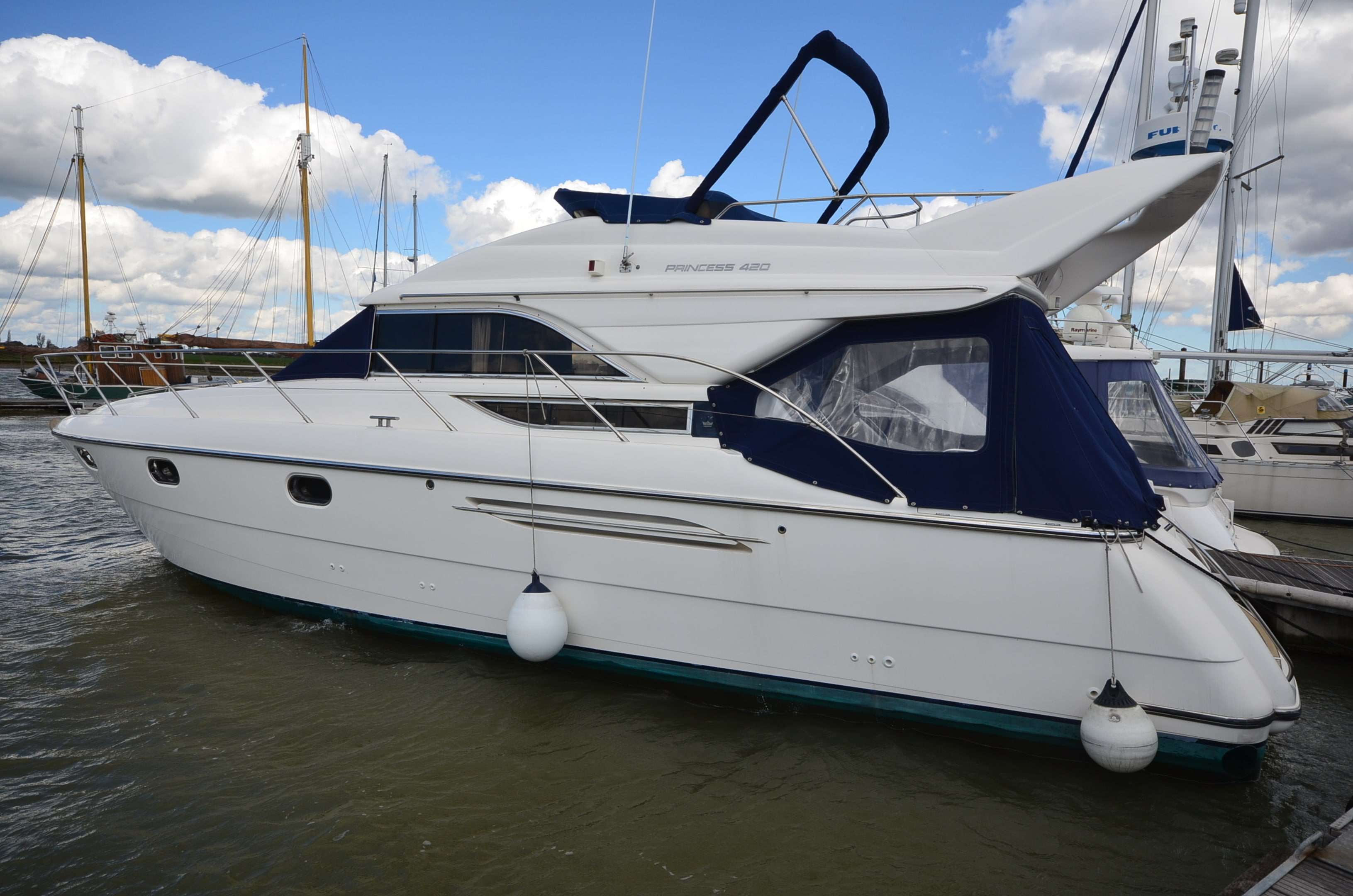 SOLD 1996 Princess 420 - Boats.co.uk 1996 Princess 420 fitted with twin ...