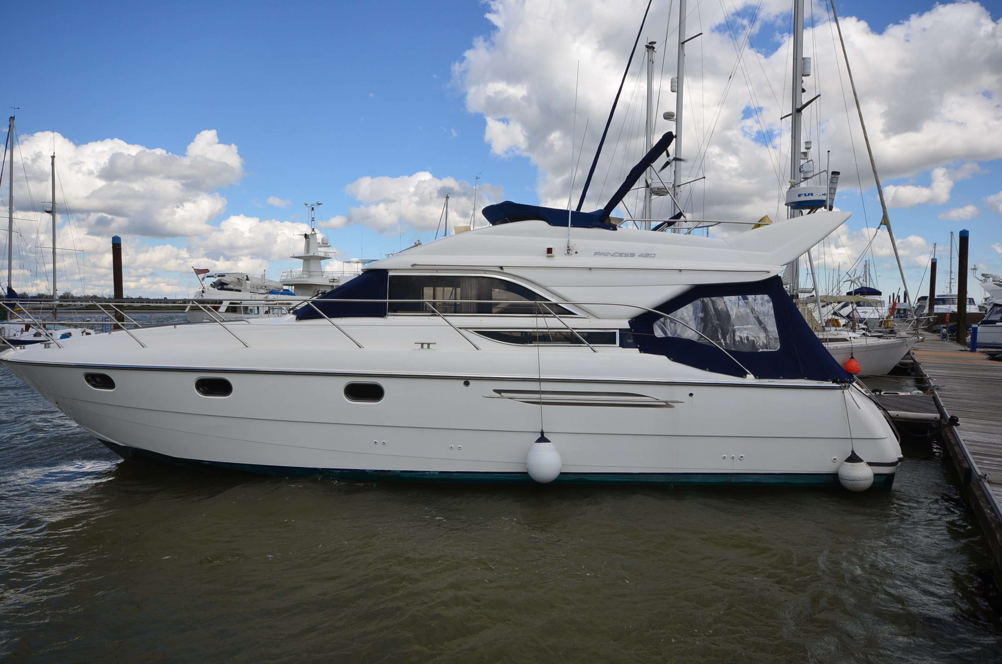 SOLD 1996 Princess 420 - Boats.co.uk 1996 Princess 420 fitted with twin ...