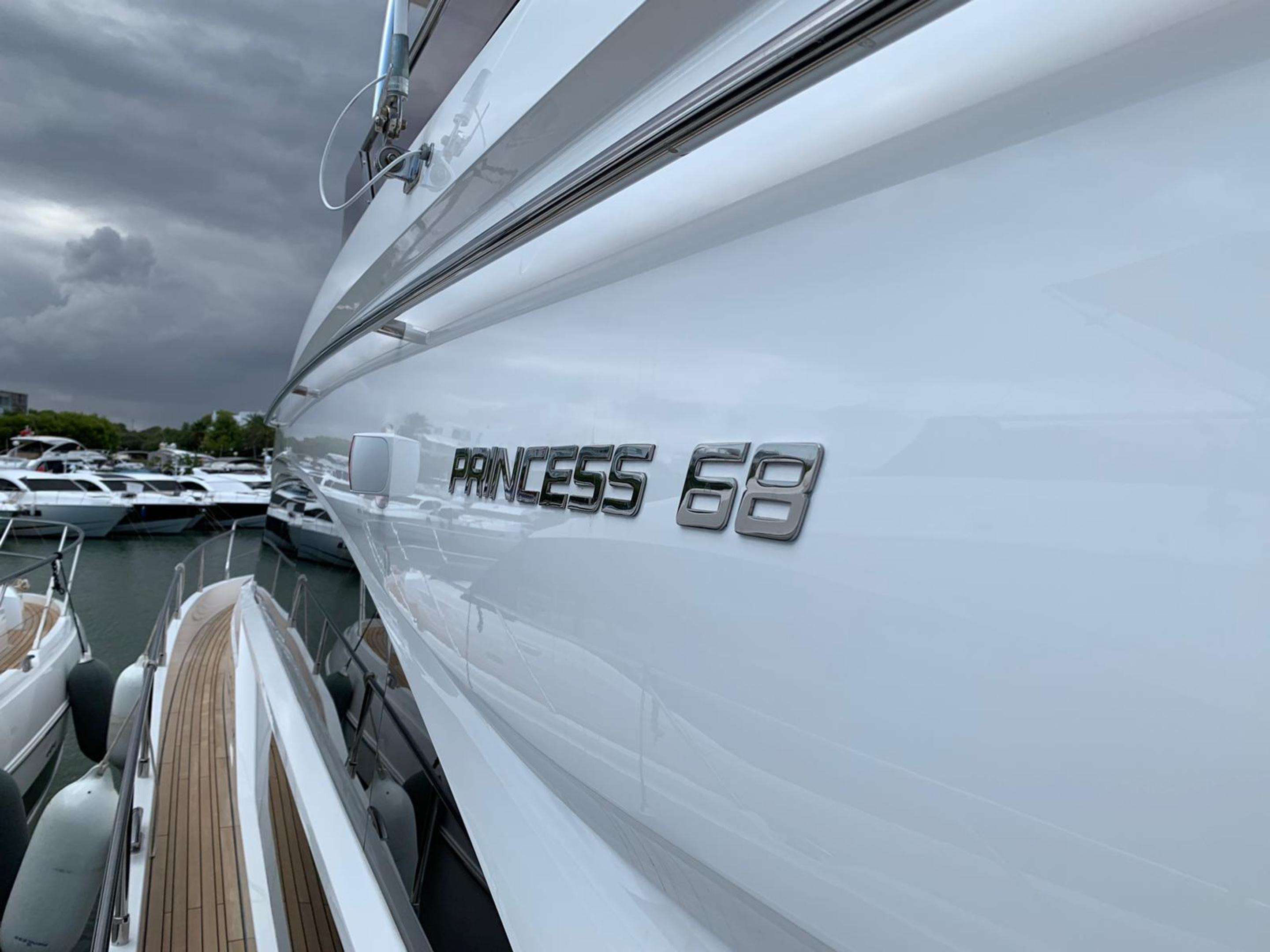 SOLD 2016 Princess 68 Flybridge - Boats.co.uk