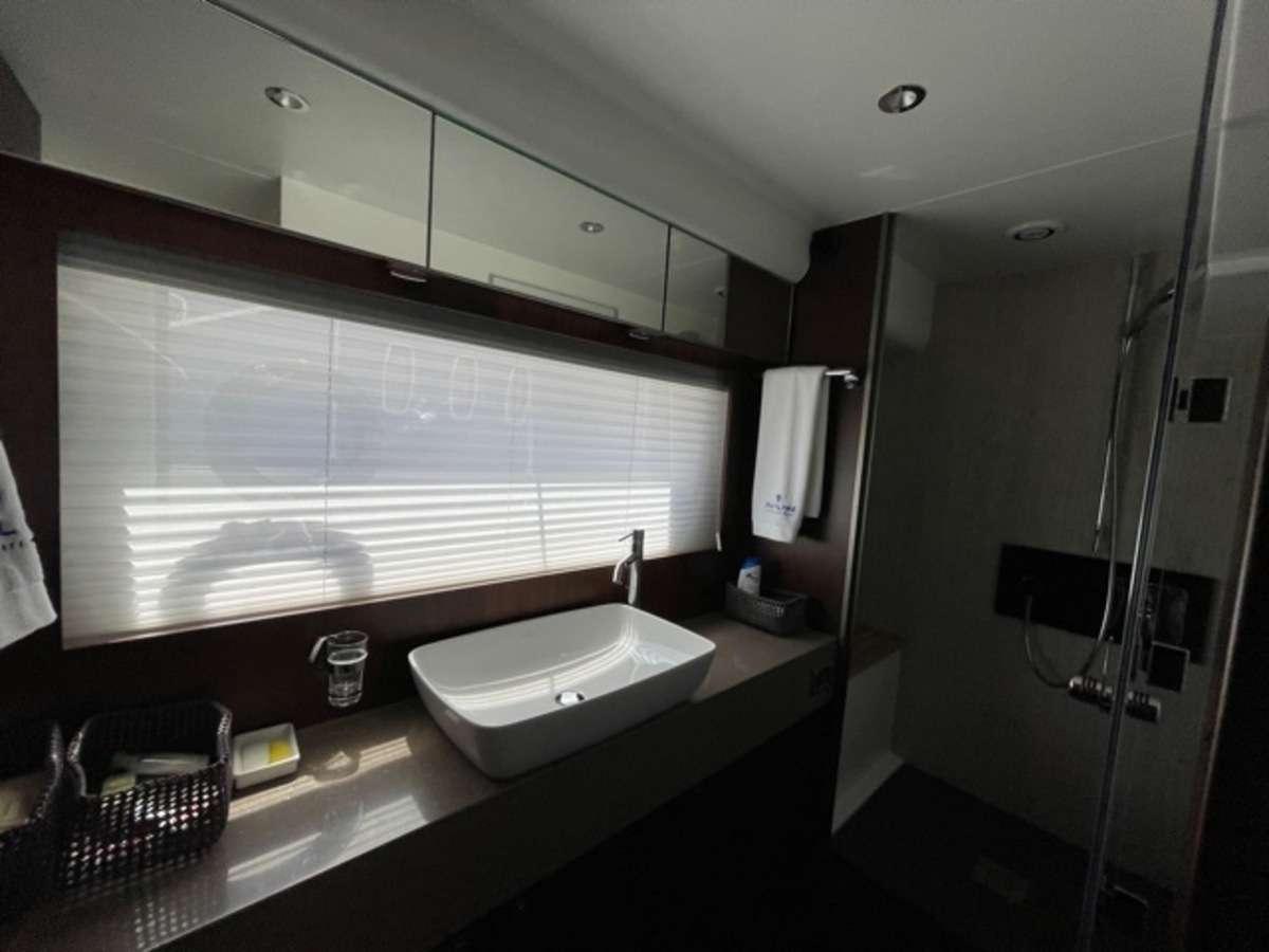Fairline 65