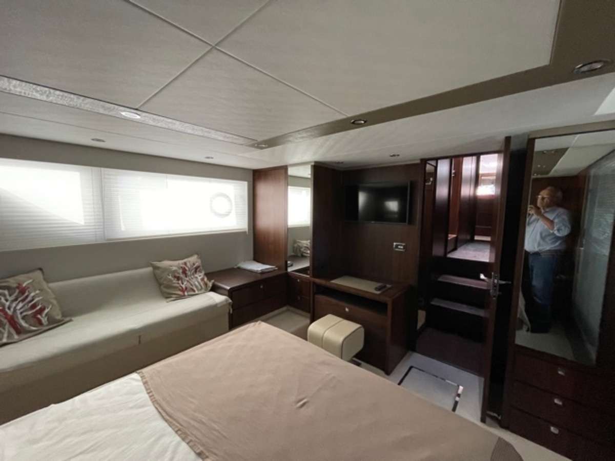 Fairline 65