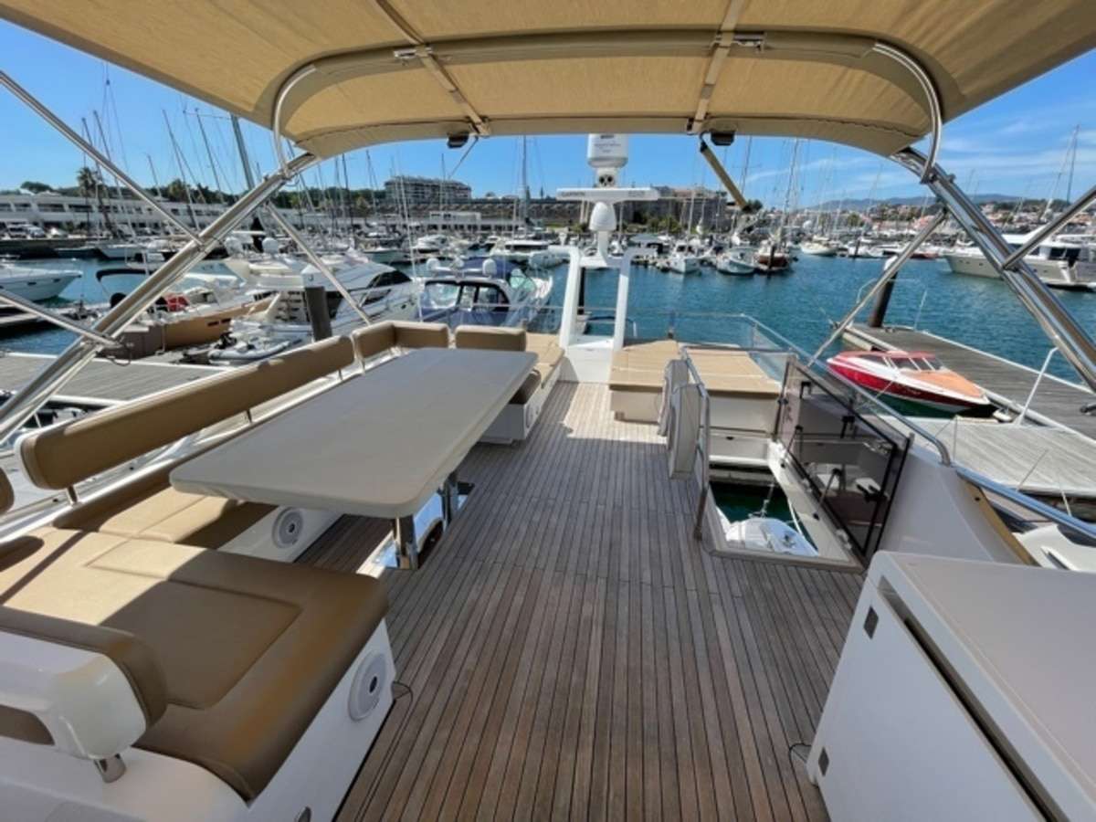 Fairline 65