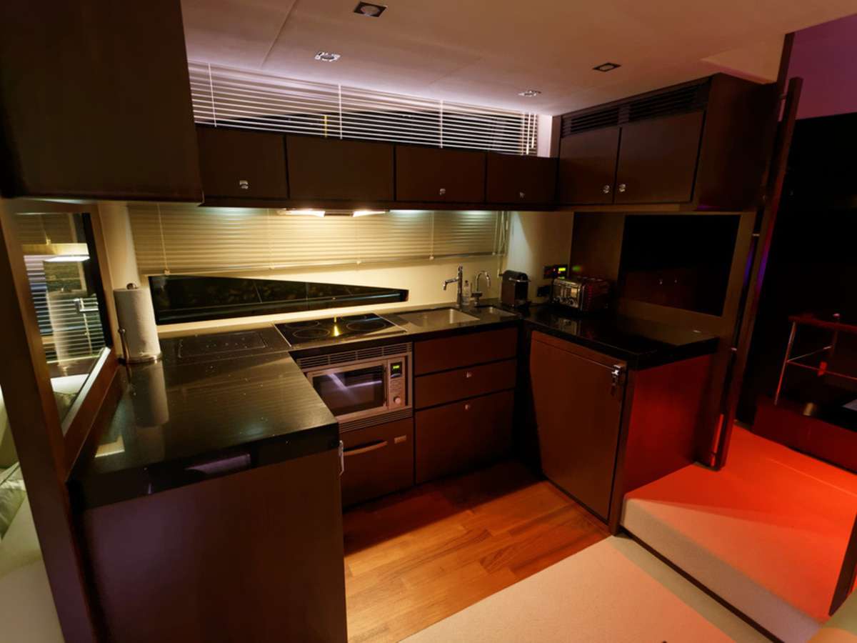 Fairline 65