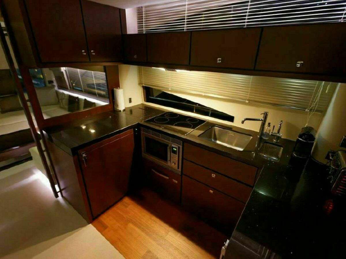 Fairline 65
