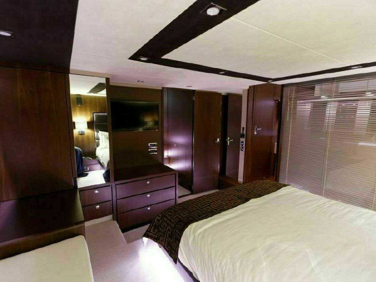 Fairline 65
