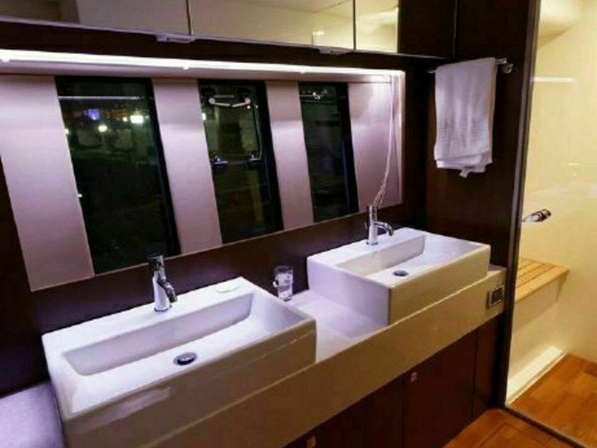 Fairline 65