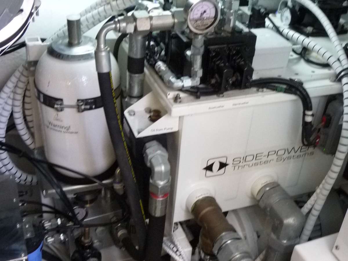 Fairline 65