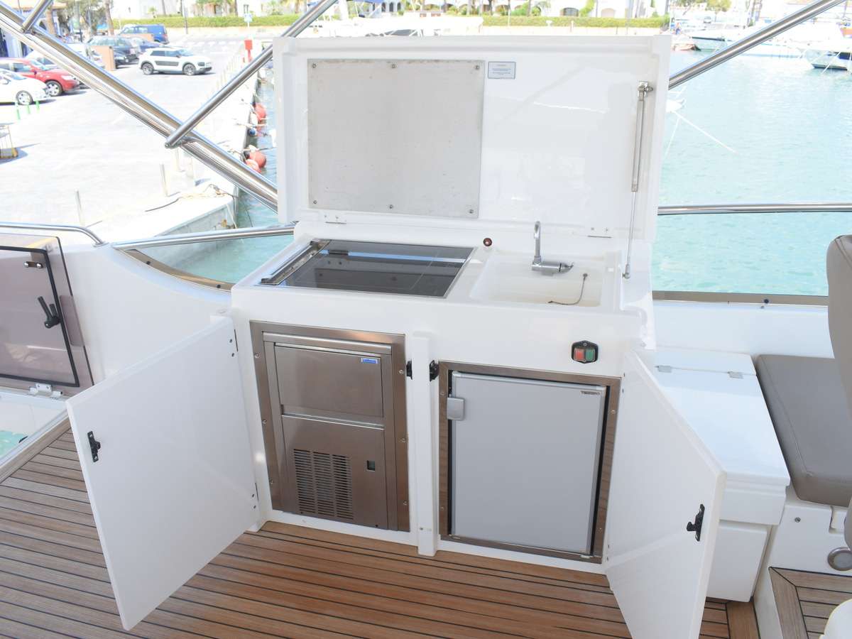 Fairline 65