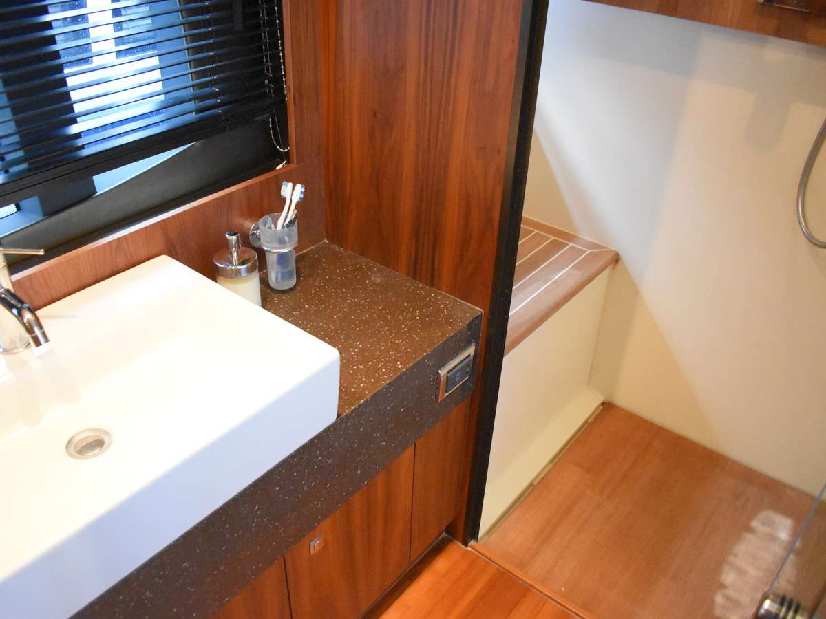 Fairline 65
