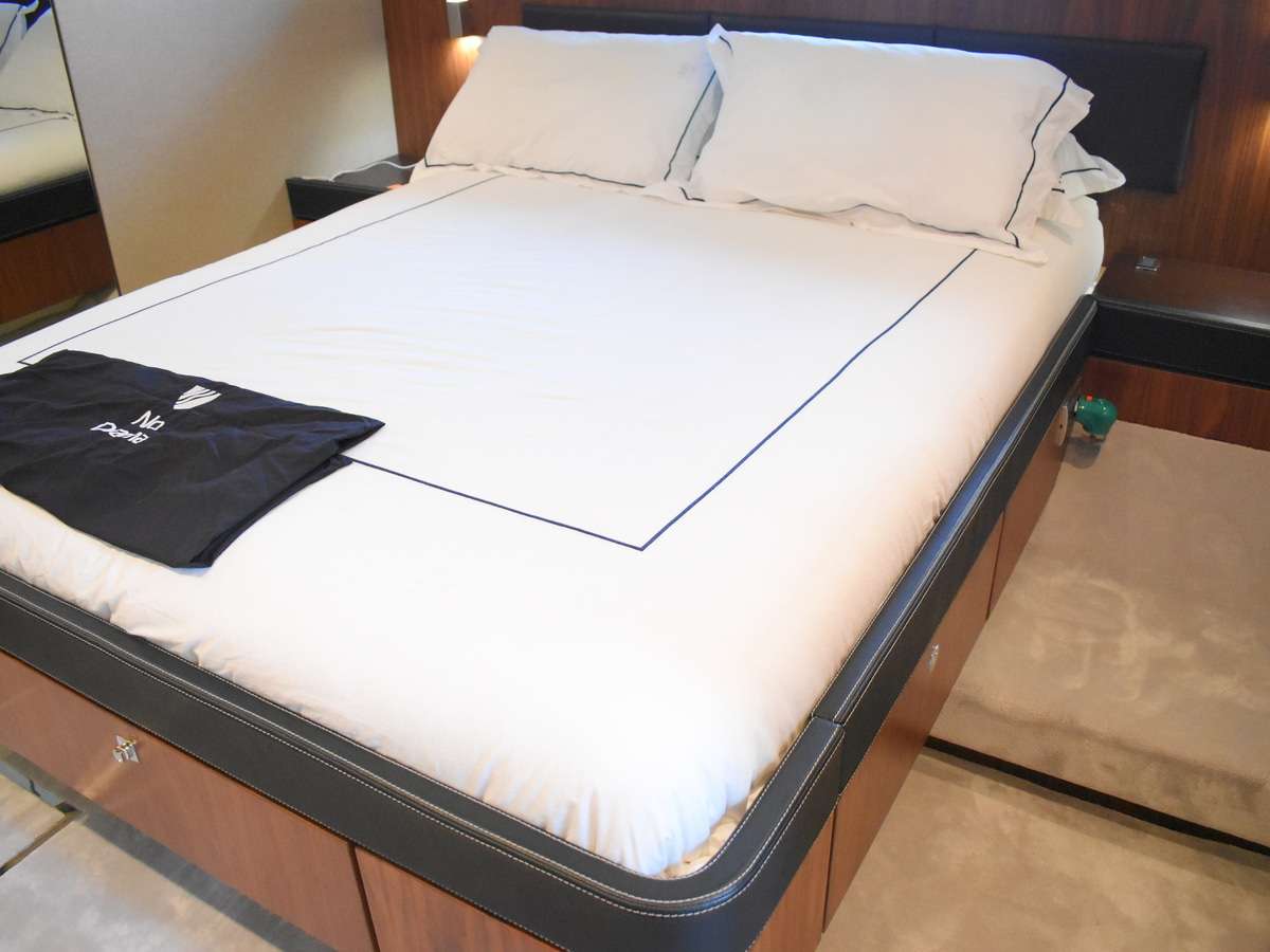 Fairline 65