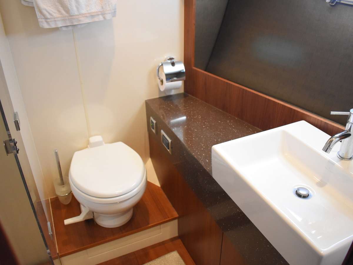 Fairline 65