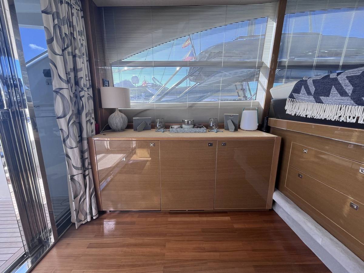 Princess 52 with Seakeeper gyro