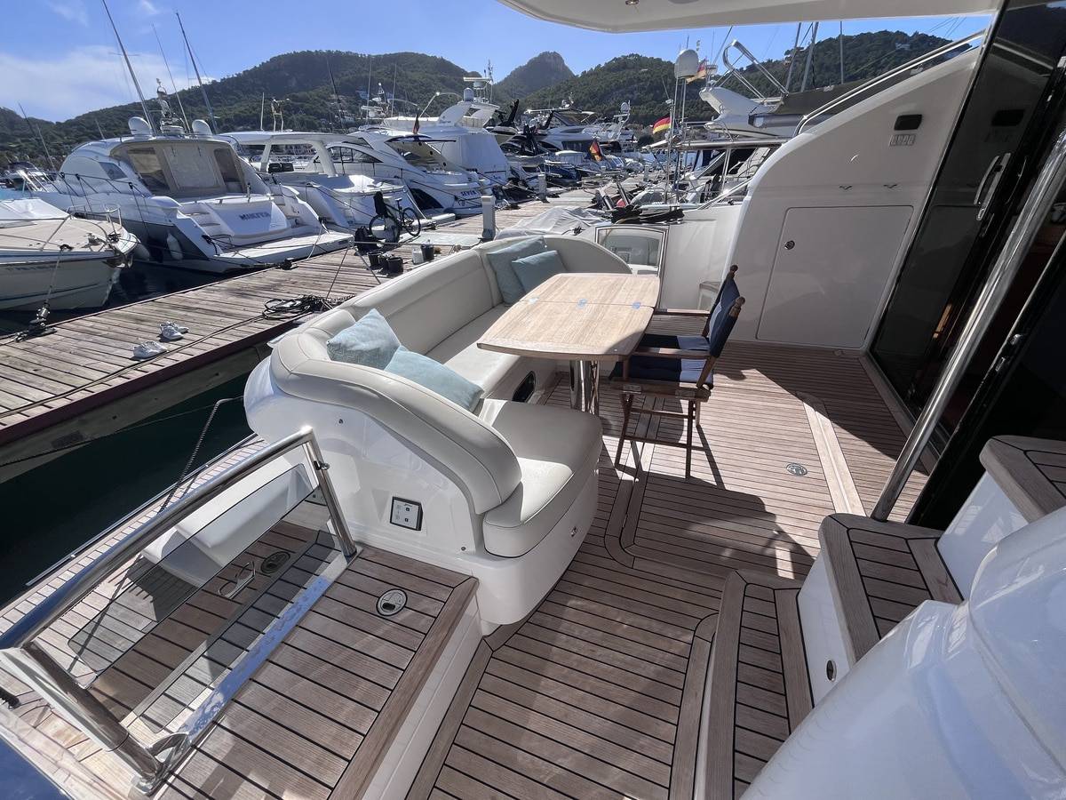 Princess 52 with Seakeeper gyro