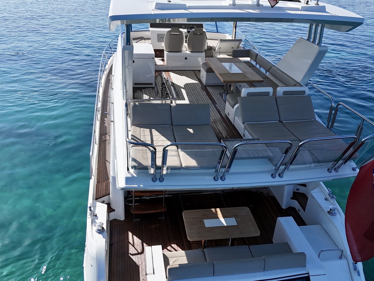 Fairline 65
