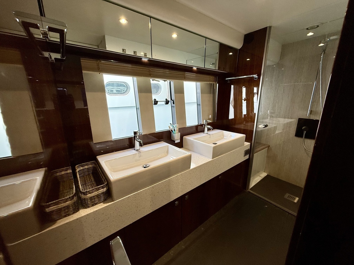 Fairline 65