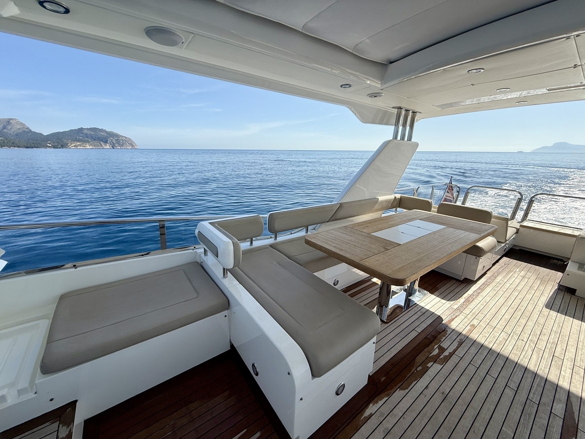 Fairline 65