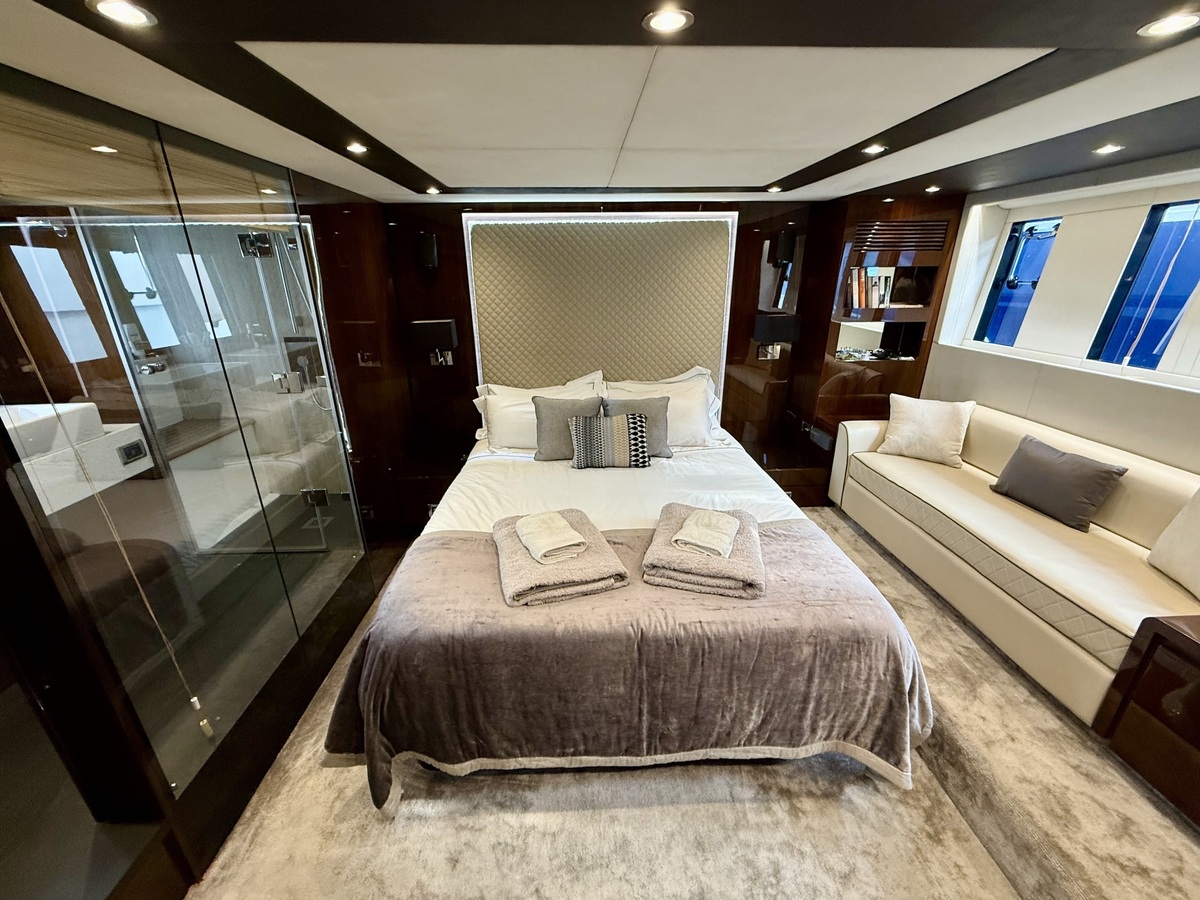 Fairline 65