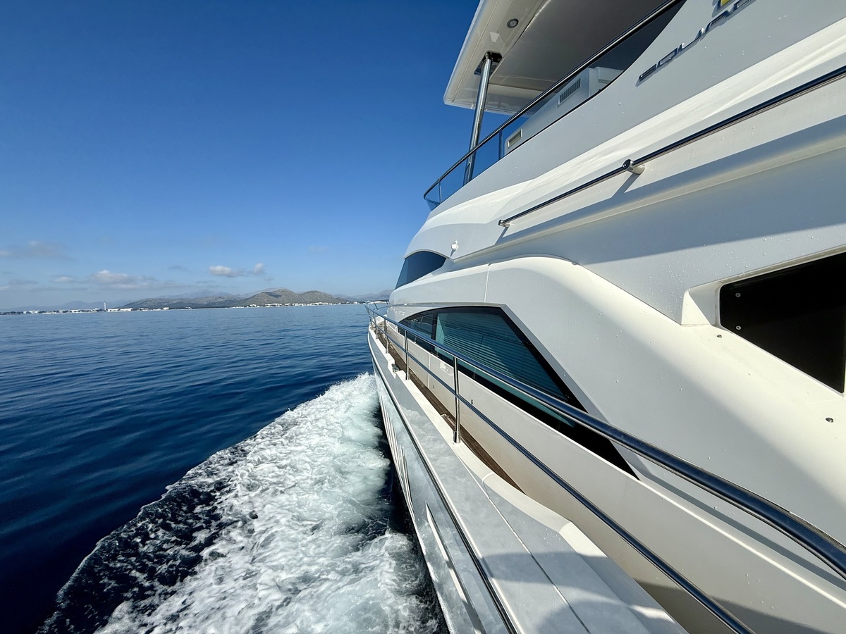 Fairline 65