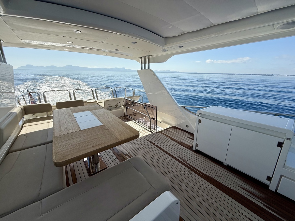 Fairline 65