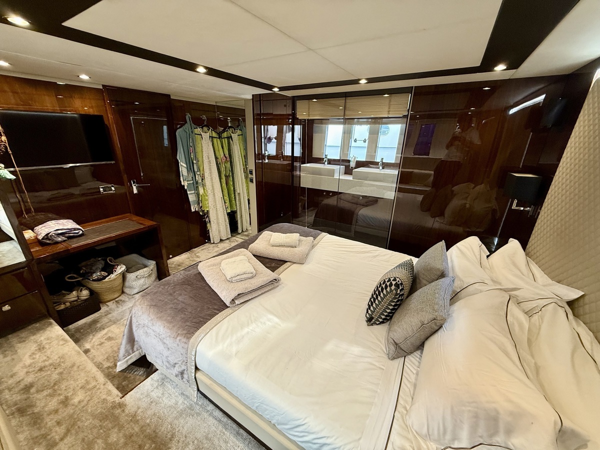 Fairline 65