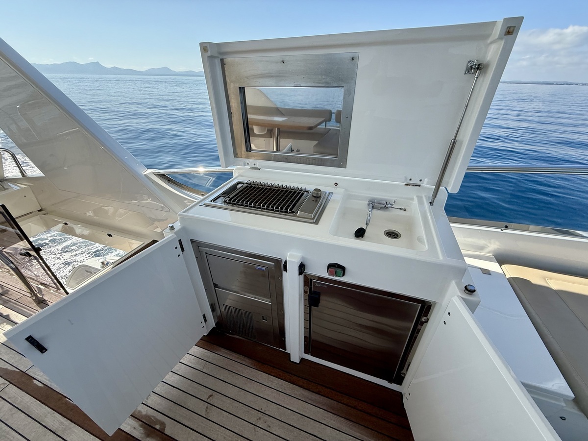 Fairline 65