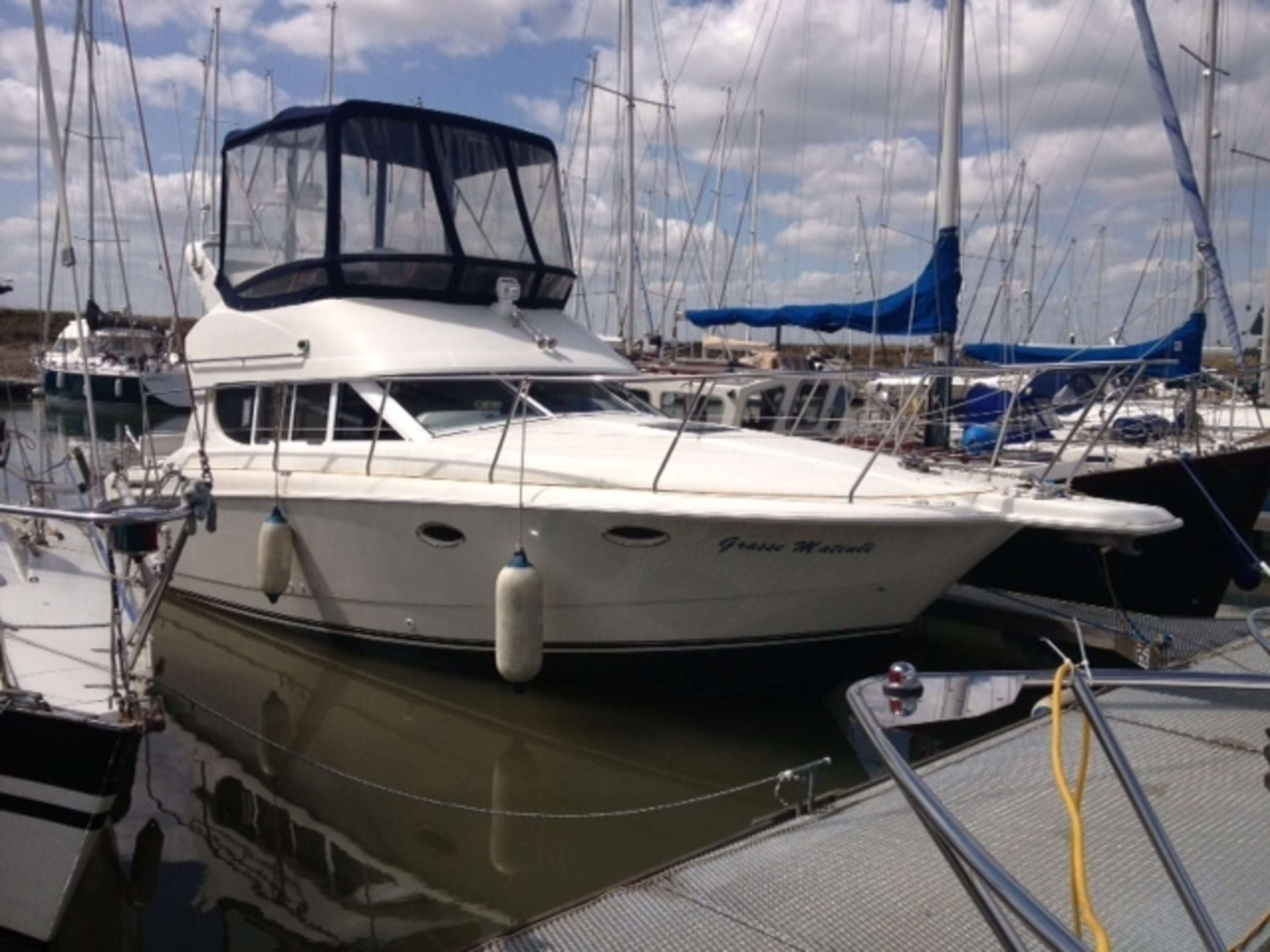 SOLD 1994 Silverton 312 Sedan Flybridge - Boats.co.uk